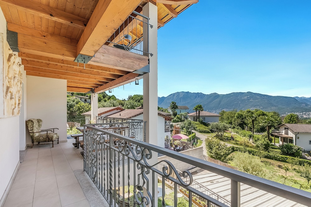 Family Apartment, Multiple Bedrooms, Mountainside (Gambarogno Vista Bella 1)