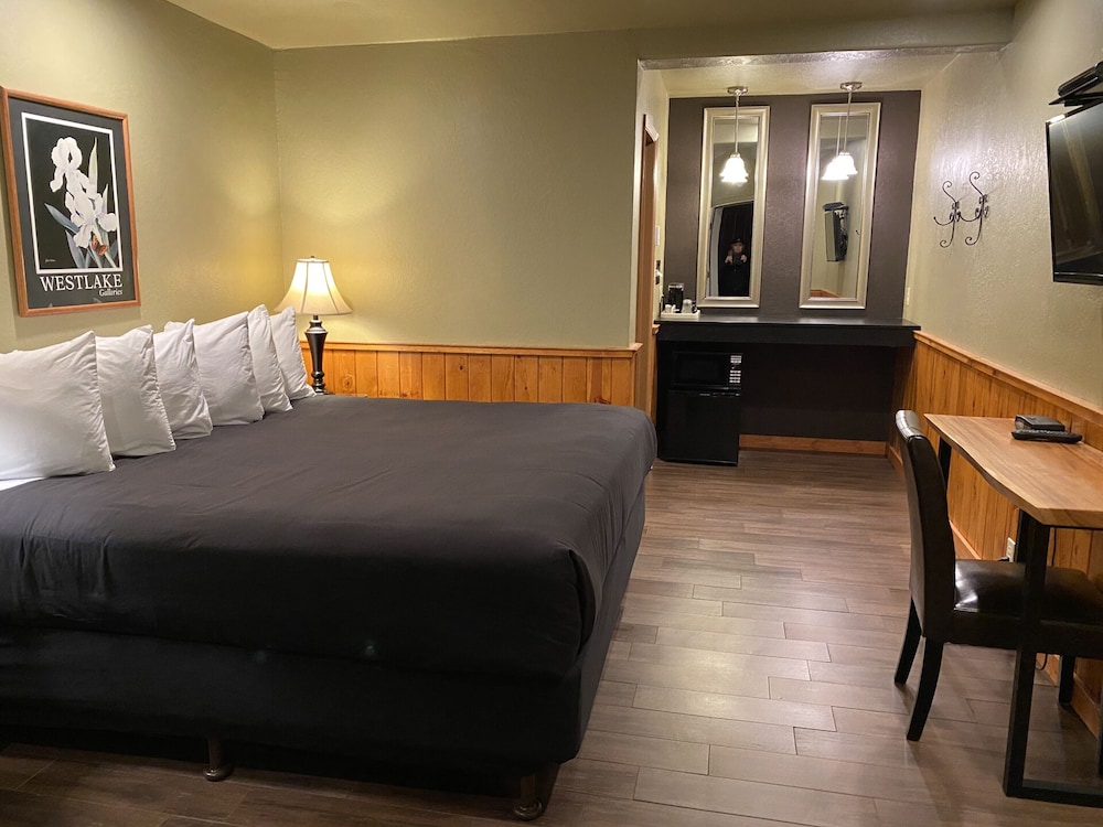 Room, 1 King Bed photo 2