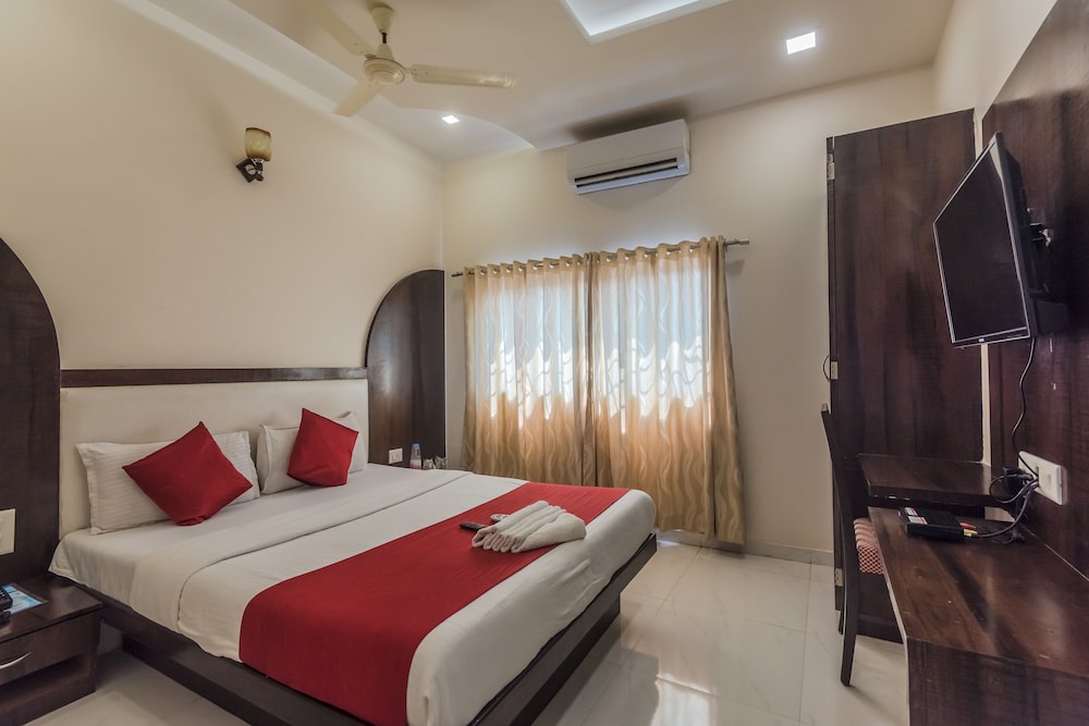 Deluxe Room (A/C)