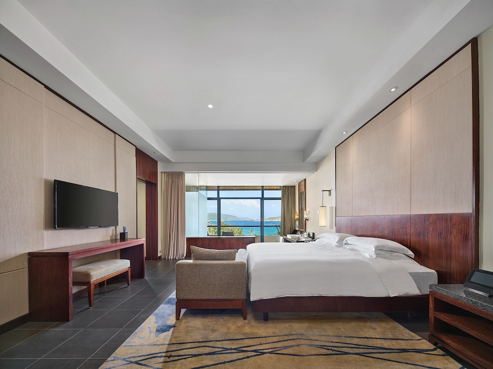 King Double Balcony Deluxe Ocean View Suite - Photo 3