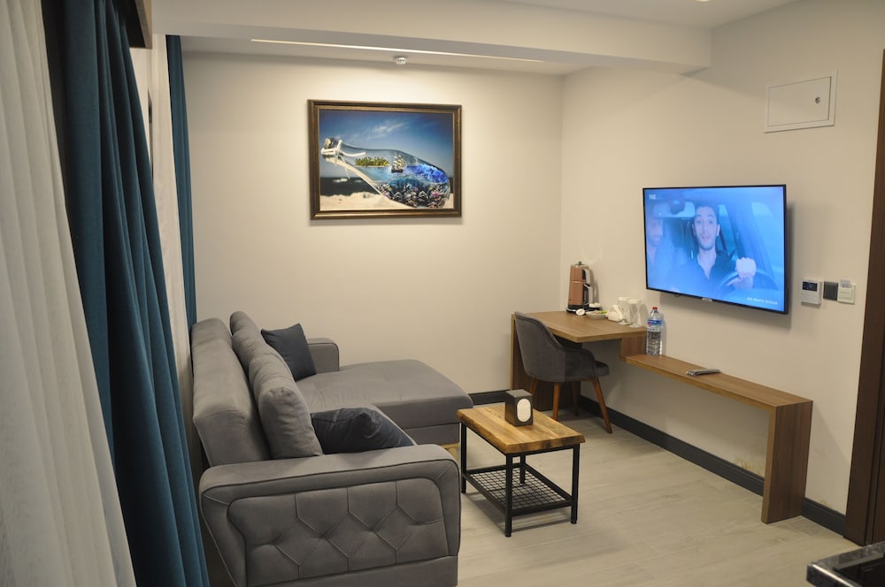 Economy Suite