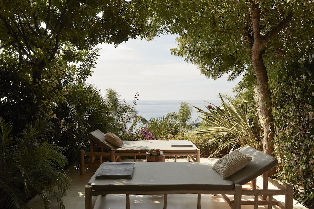 Superior Raw Retreat photo 1