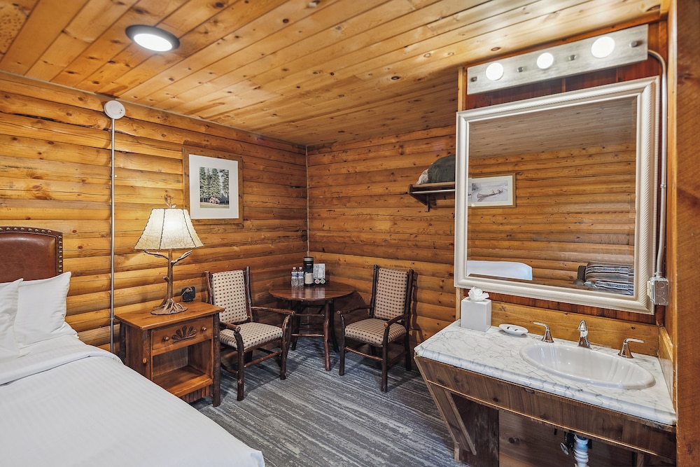 Classic Cabin, 1 King Bed with Sofa bed, Mountainside photo 2