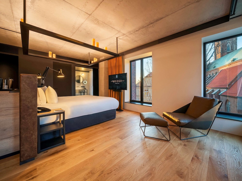 Junior Suite, 1 King Bed - Photo 1