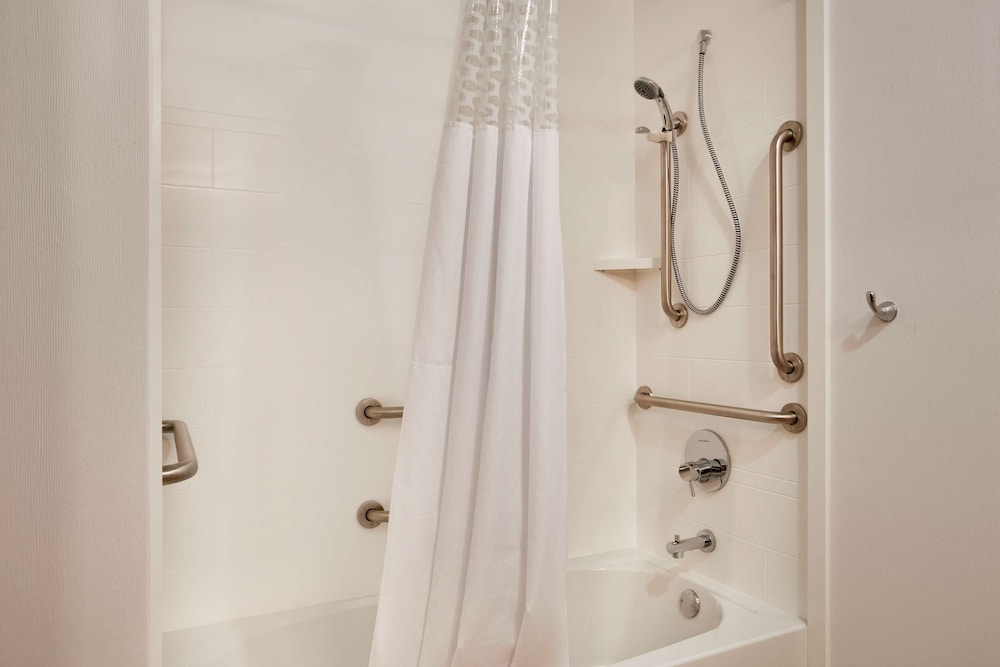 Suite, 1 King Bed, Non Smoking, Refrigerator & Microwave (Wet Bar) - Photo 6