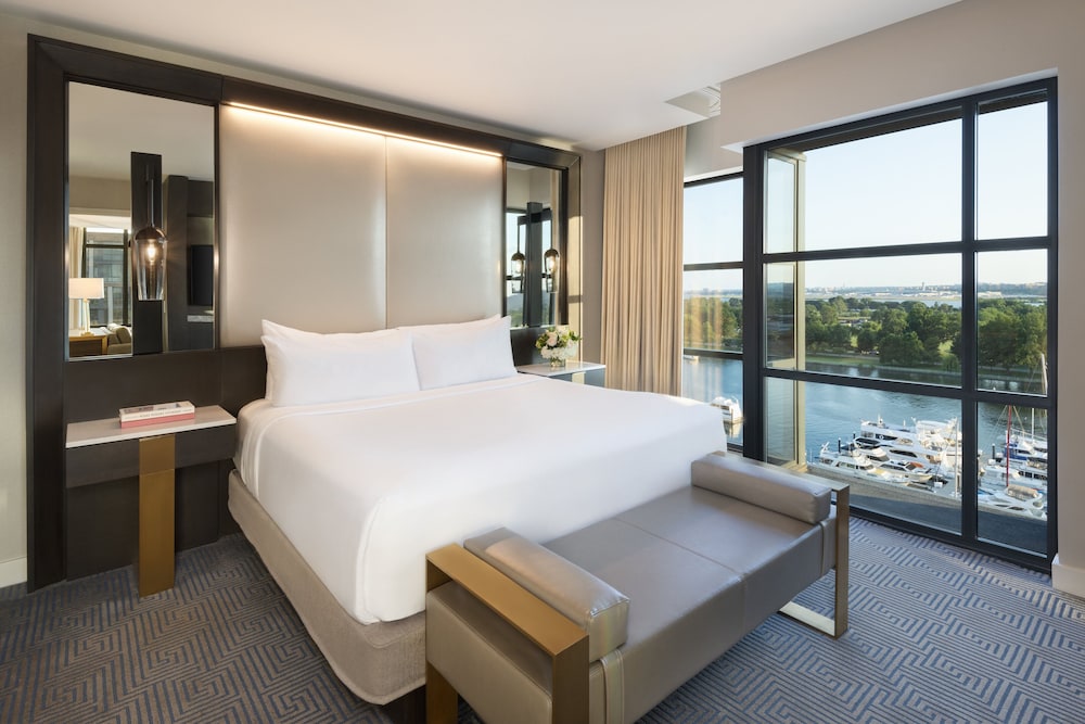 Suite, 1 King Bed (Anchor)