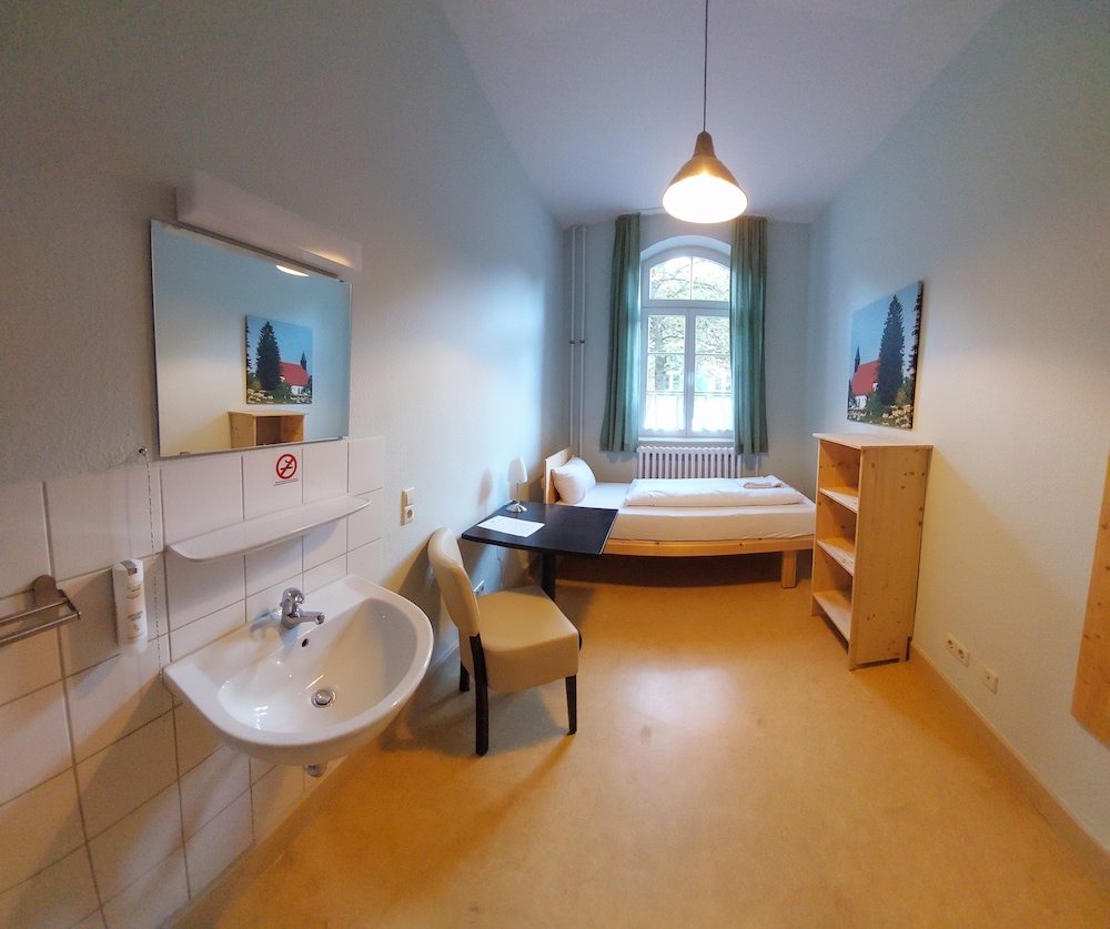 Basic Single Room, Garden View photo 2