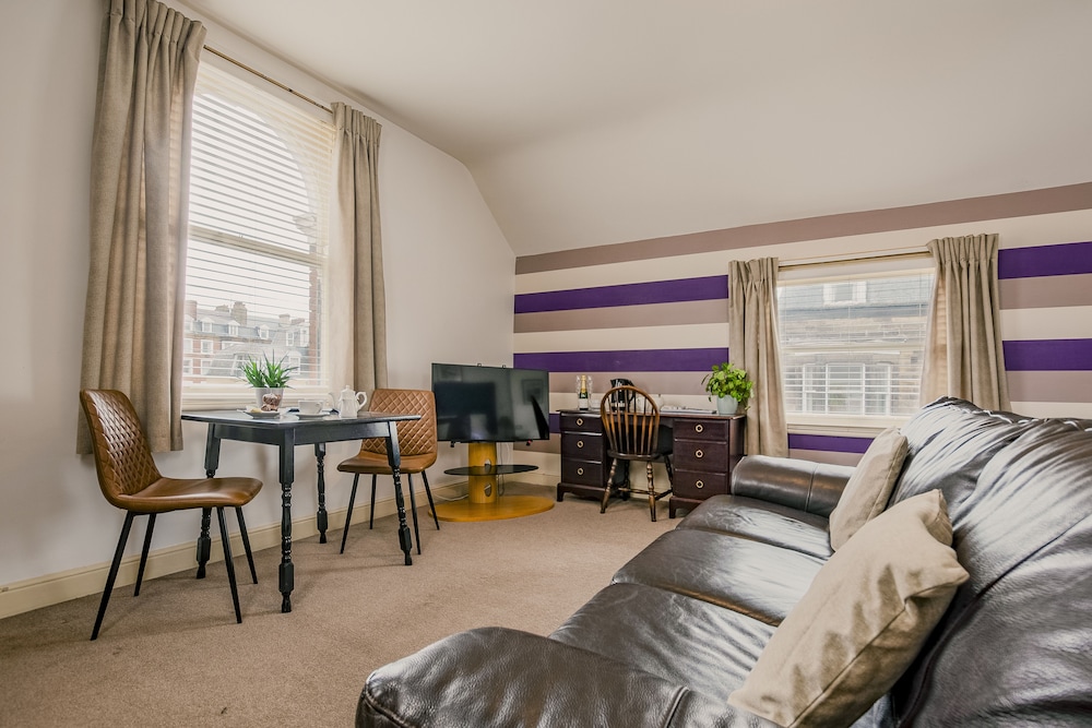 Large Double Room photo 3