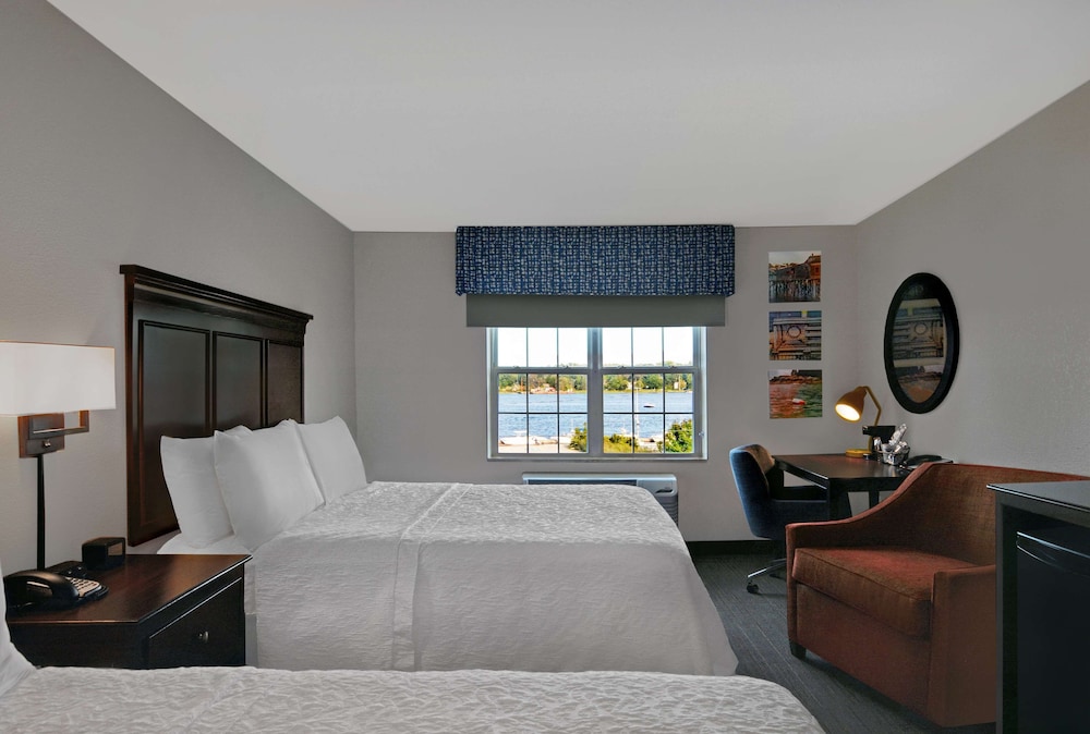 Room, 2 Queen Beds, River View - Photo 2