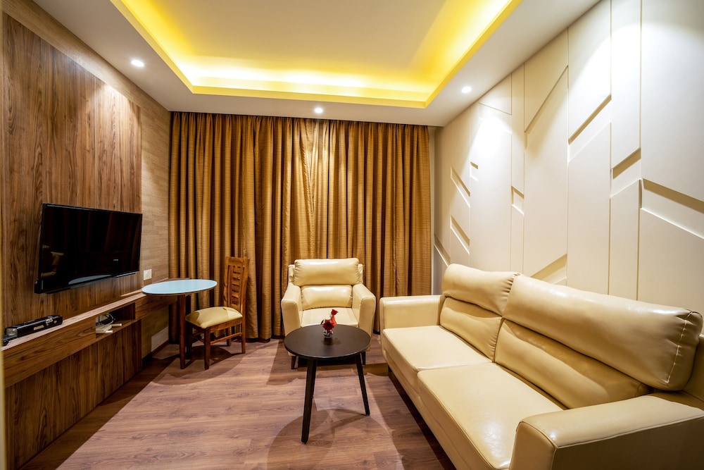 Suite Room - Photo 9
