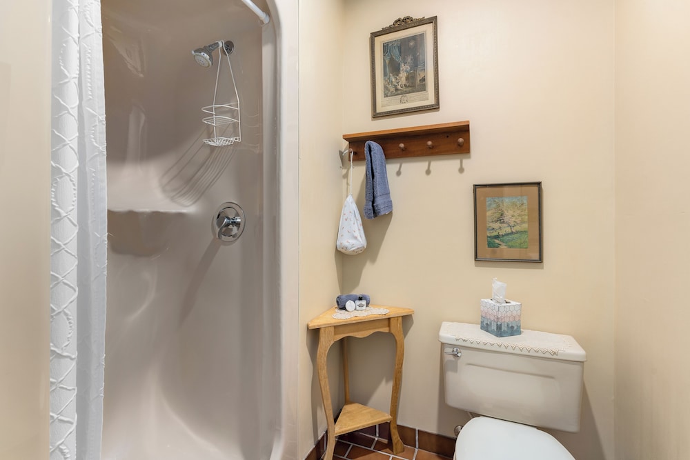 Standard Twin Room, Private Bathroom (Room 3) photo 2