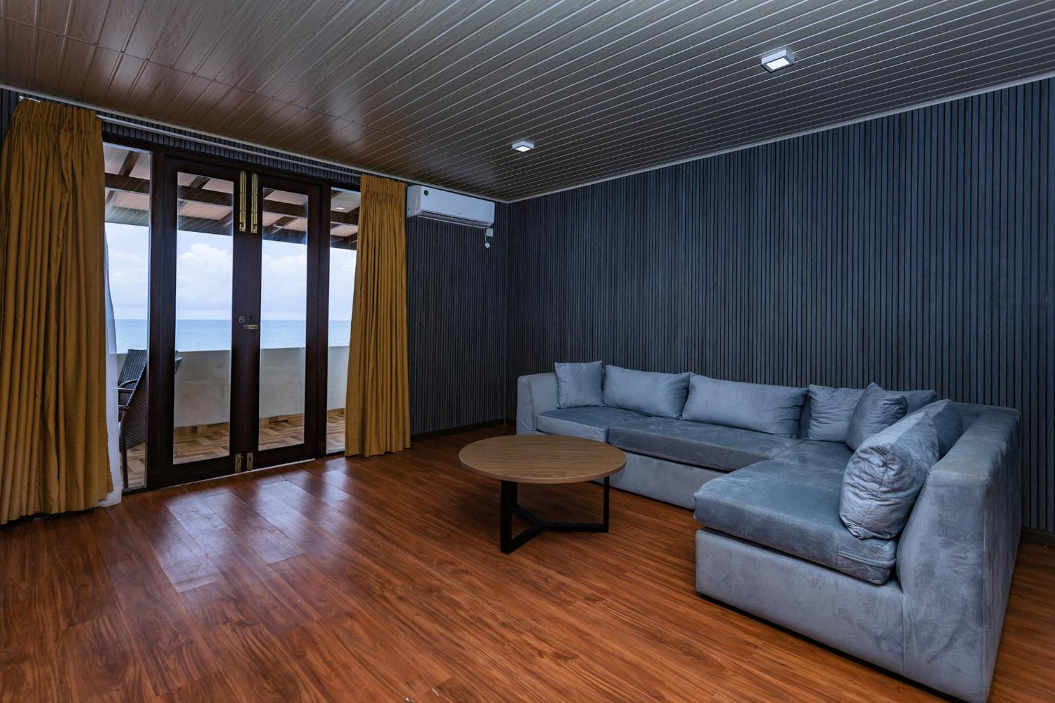 Executive Suite - Photo 5