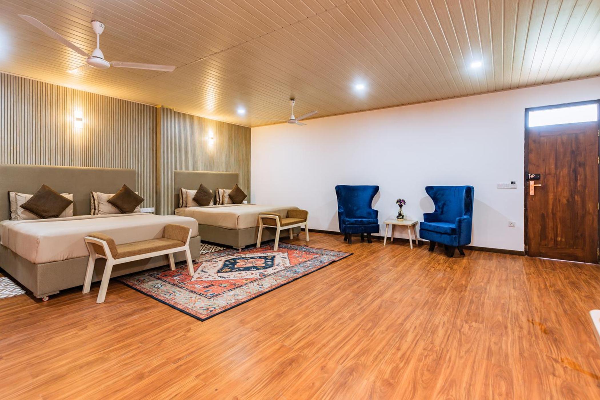 Executive Suite - Photo 4