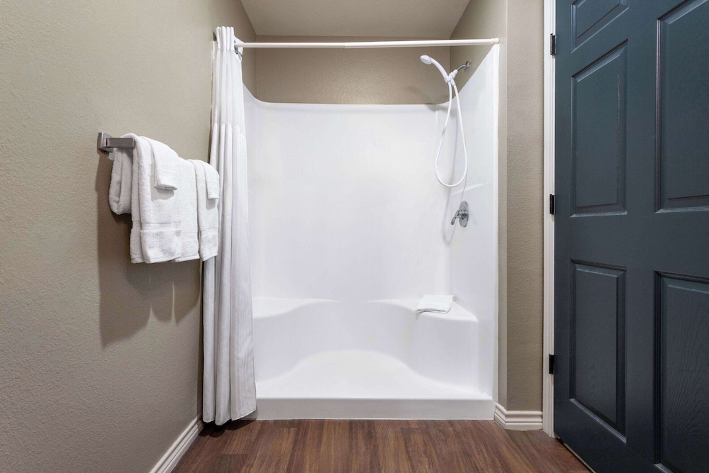 Eagle's Den Suites Kenedy a Travelodge by Wyndham, Fotografia 4