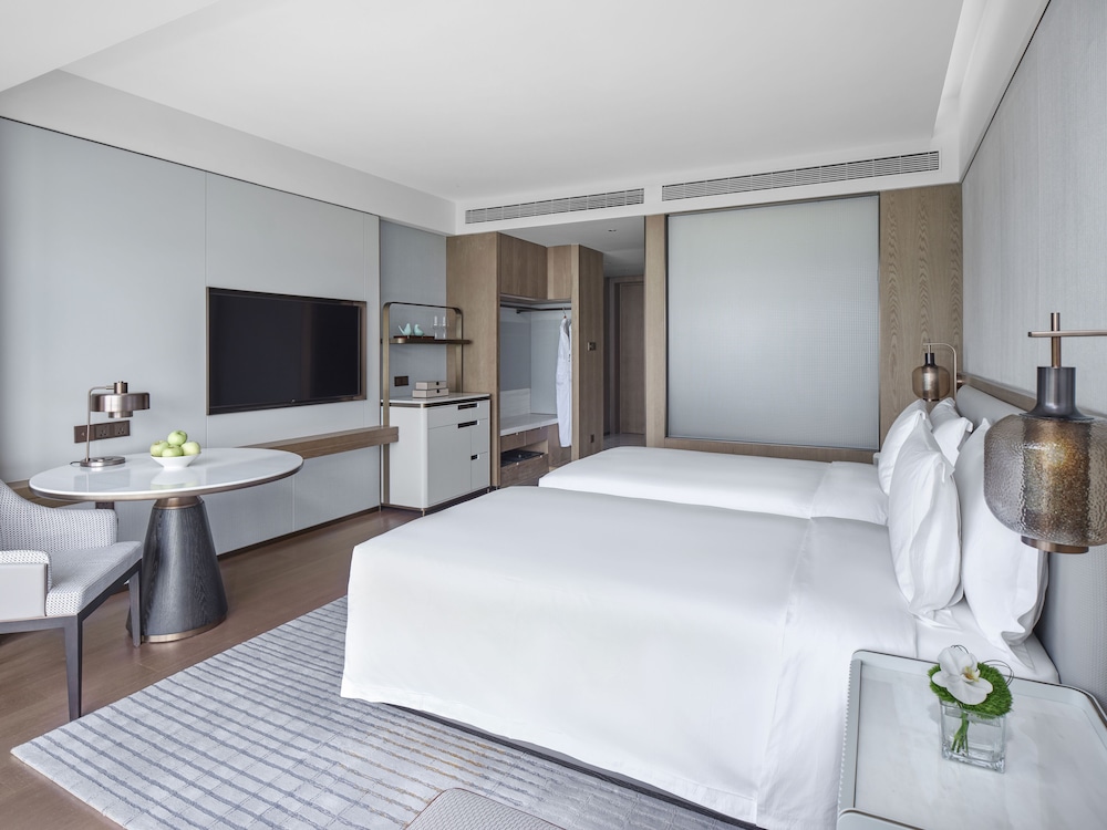 Club Room, 2 Twin Beds, City View photo 1