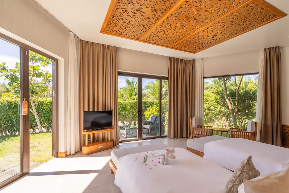 Luxury Villa, Poolside photo 2