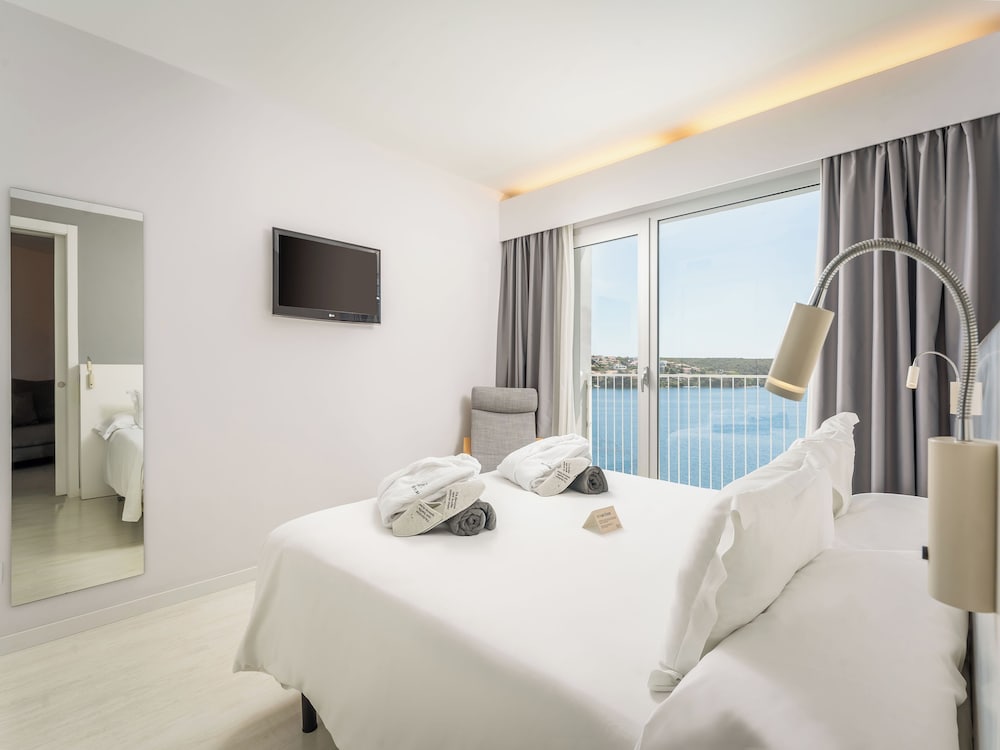 Suite with Sea and Pool View photo 3