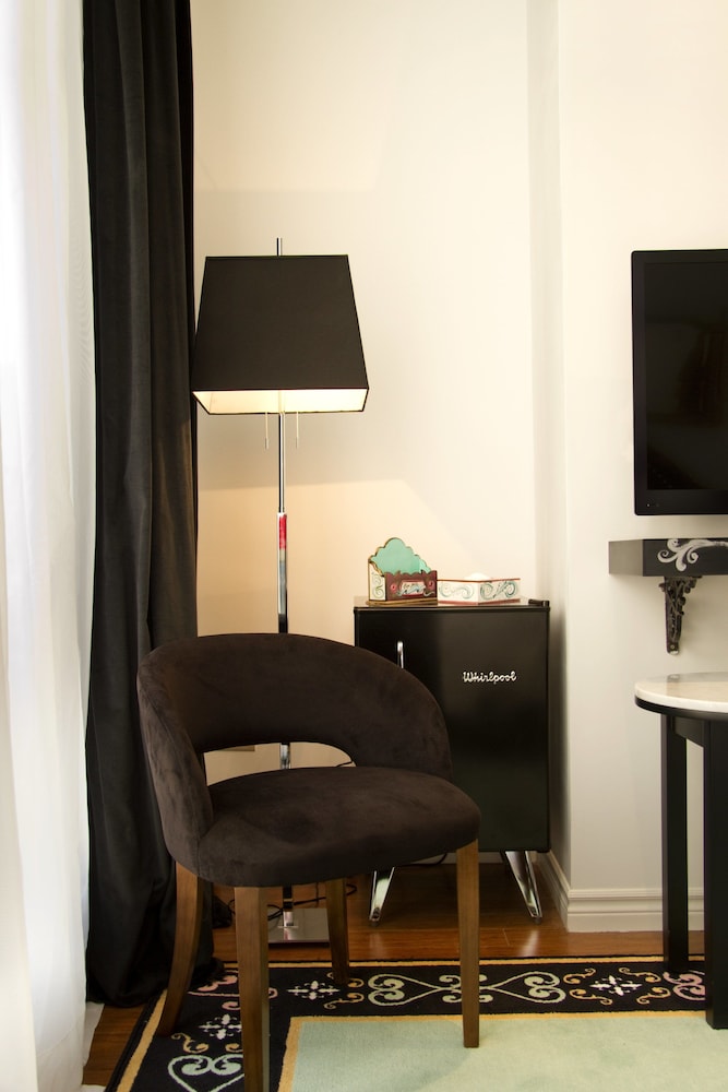Standard Room, 1 Queen Bed, City View photo 2