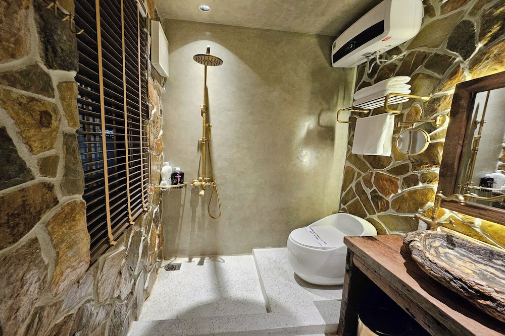 Deluxe Queen Room - Photo 24