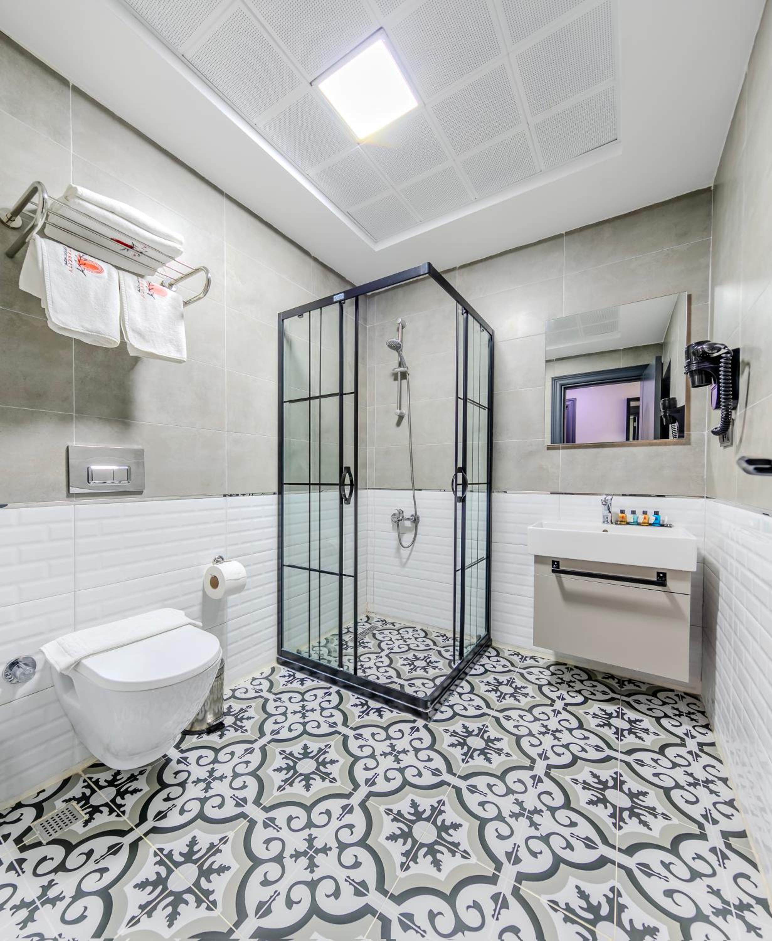 Double Room with Spa Bath - Photo 10