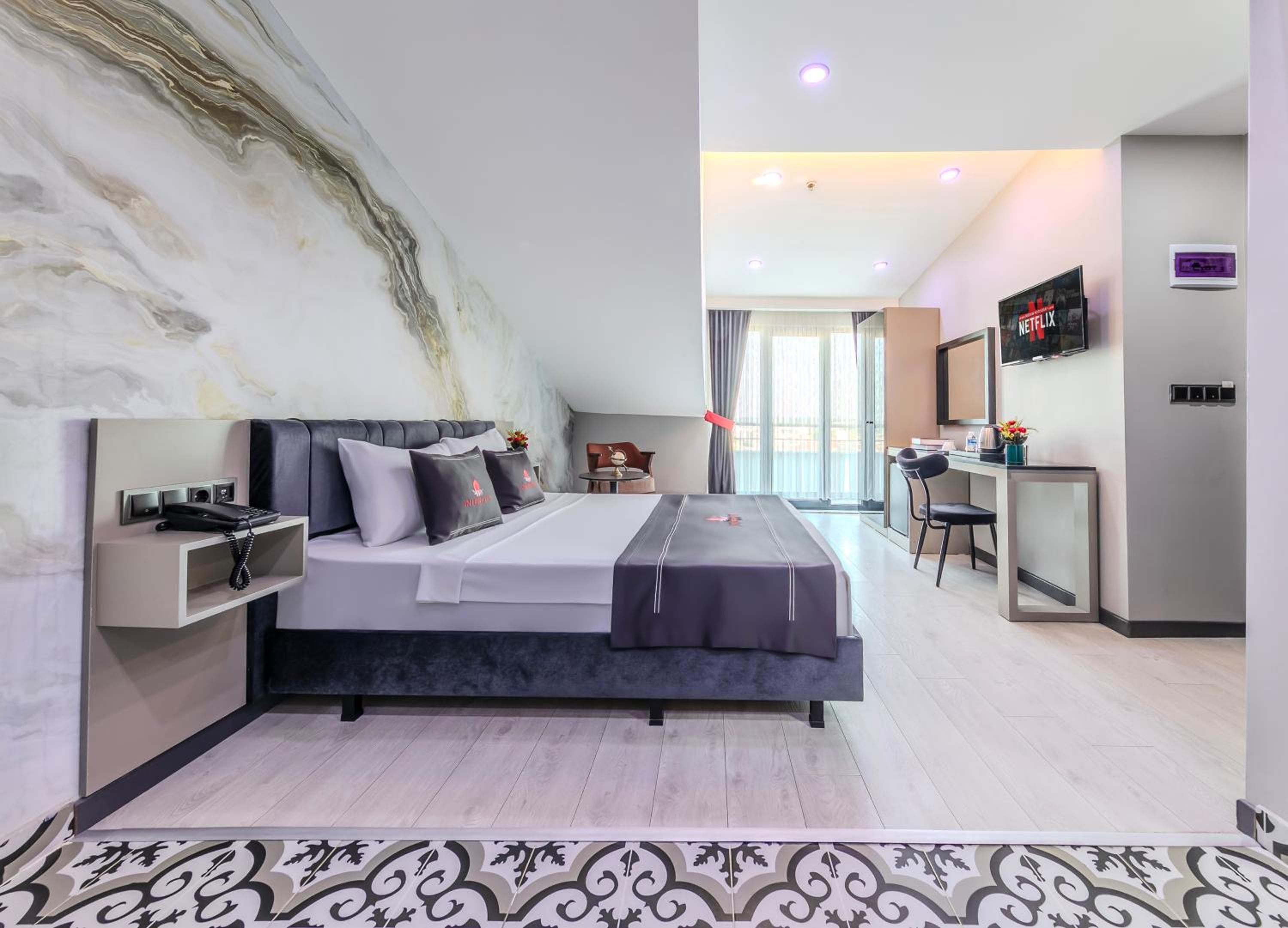 Double Room with Spa Bath - Photo 8