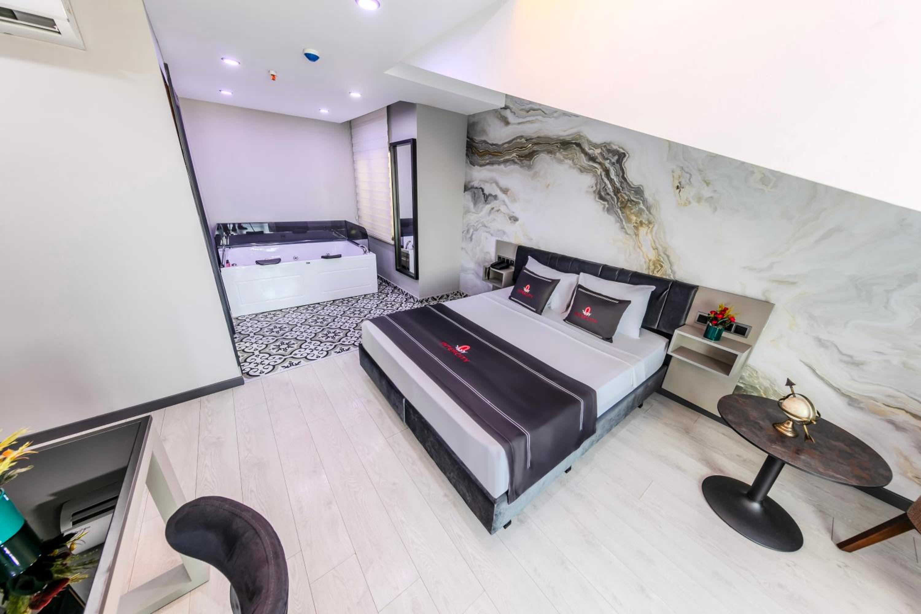 Double Room with Spa Bath - Photo 7