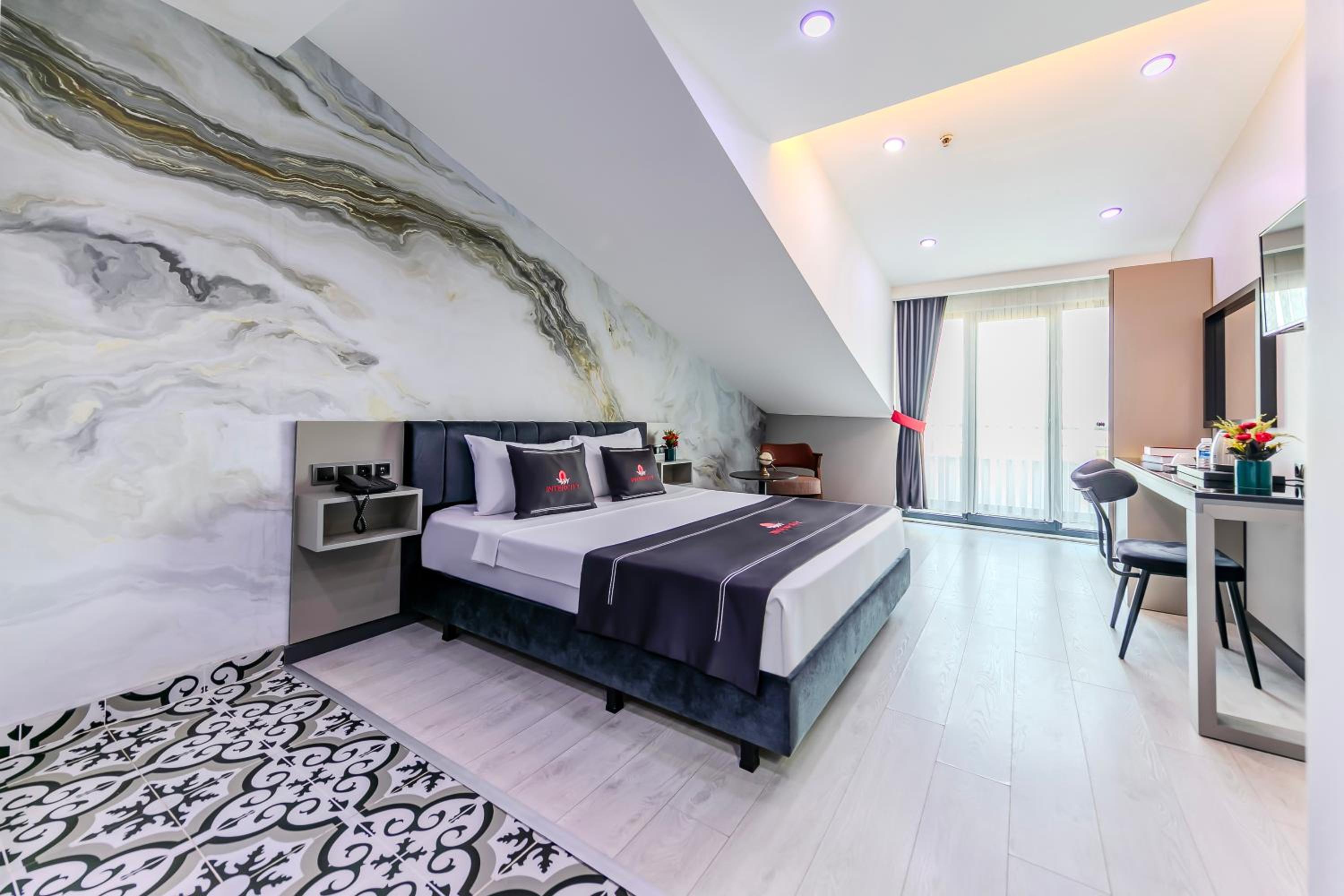 Double Room with Spa Bath - Photo 4