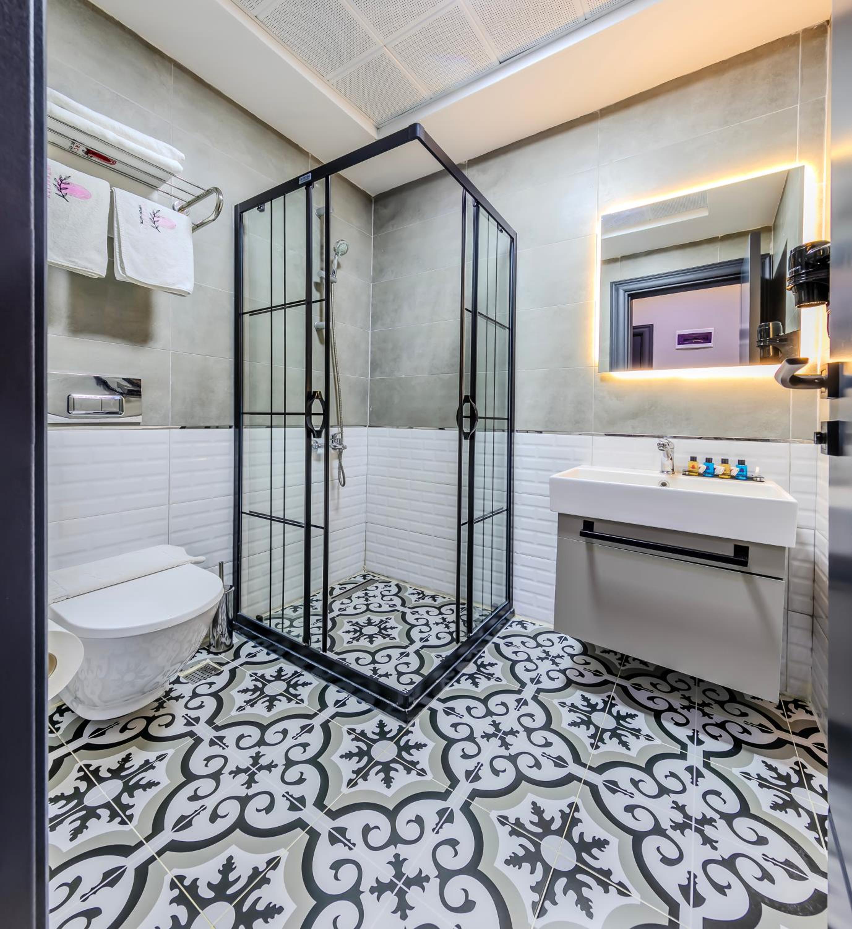 Double Room with Spa Bath - Photo 12