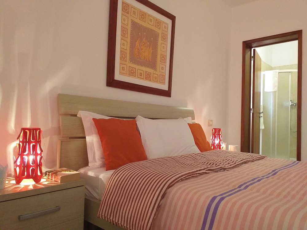 Family Apartment, 2 Bedrooms, 2 Bathrooms, Beachside photo 1