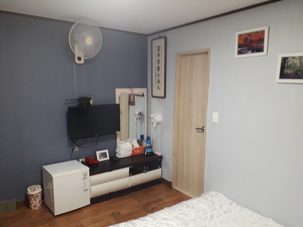 Family Room (Traditional Room) photo 2