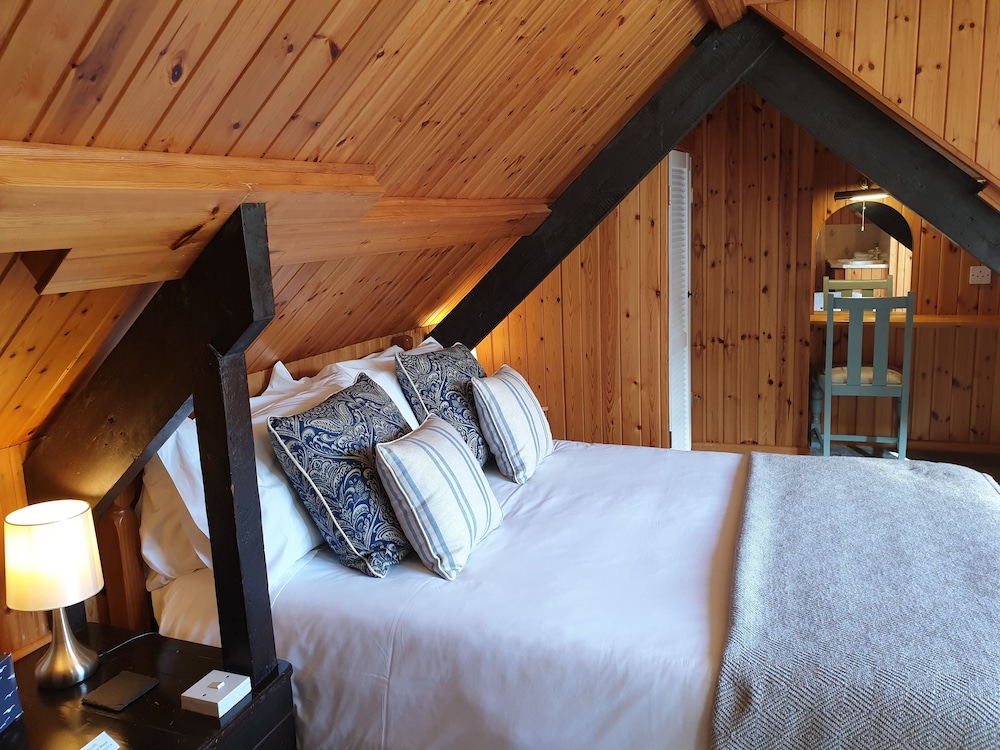 Double Room, 1 King Bed, Ensuite (Not dog friendly) photo 3