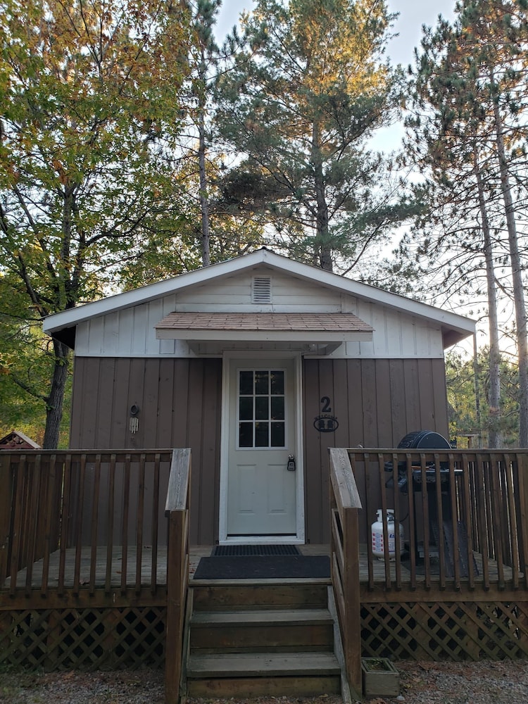 1Bedroom Cottage Double Bed/ double pullout sofa pet friendly (easy water access) photo 1
