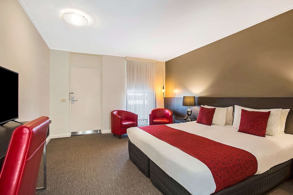 Standard Room, 1 King Bed - Photo 3