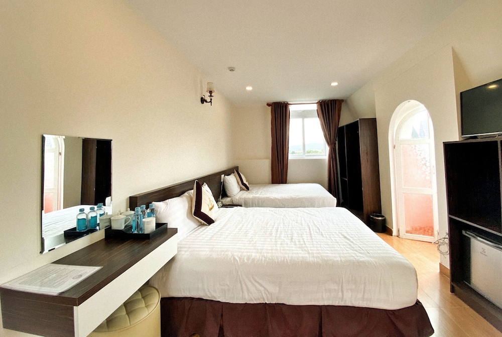 Family Quadruple Room, 2 Queen Beds, Balcony, City View