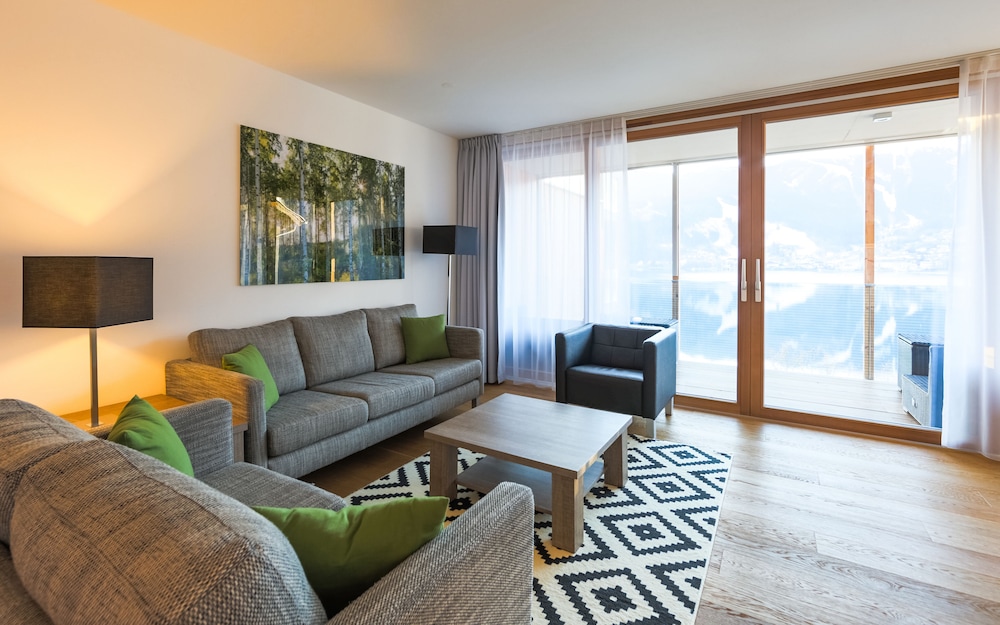 Apartment, 2 Bedrooms, 2 Bathrooms, Lake View photo 1