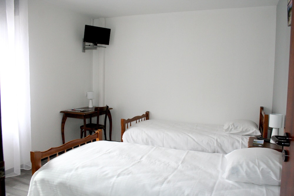 Standard Twin Room photo 3