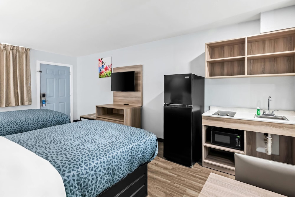 Standard Double Room, 2 Double Beds, Non Smoking (Efficiency) photo 2