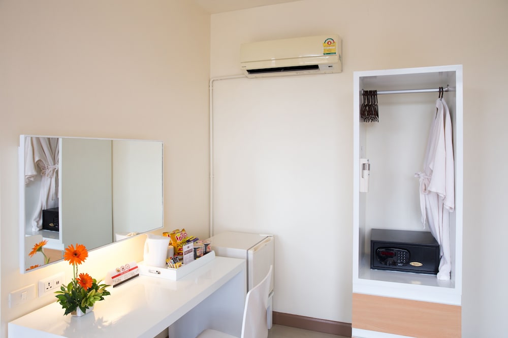 Deluxe Room, Corner - Photo 6