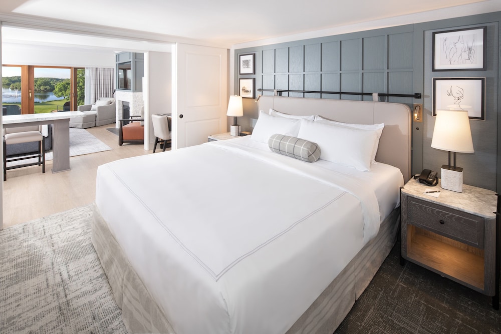 Premier Suite, 1 King Bed with Sofa bed photo 2