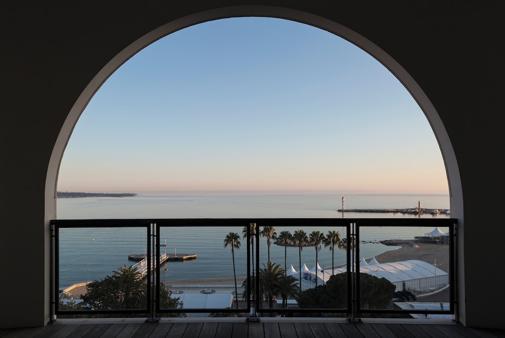 Suite (Majestic) photo 3