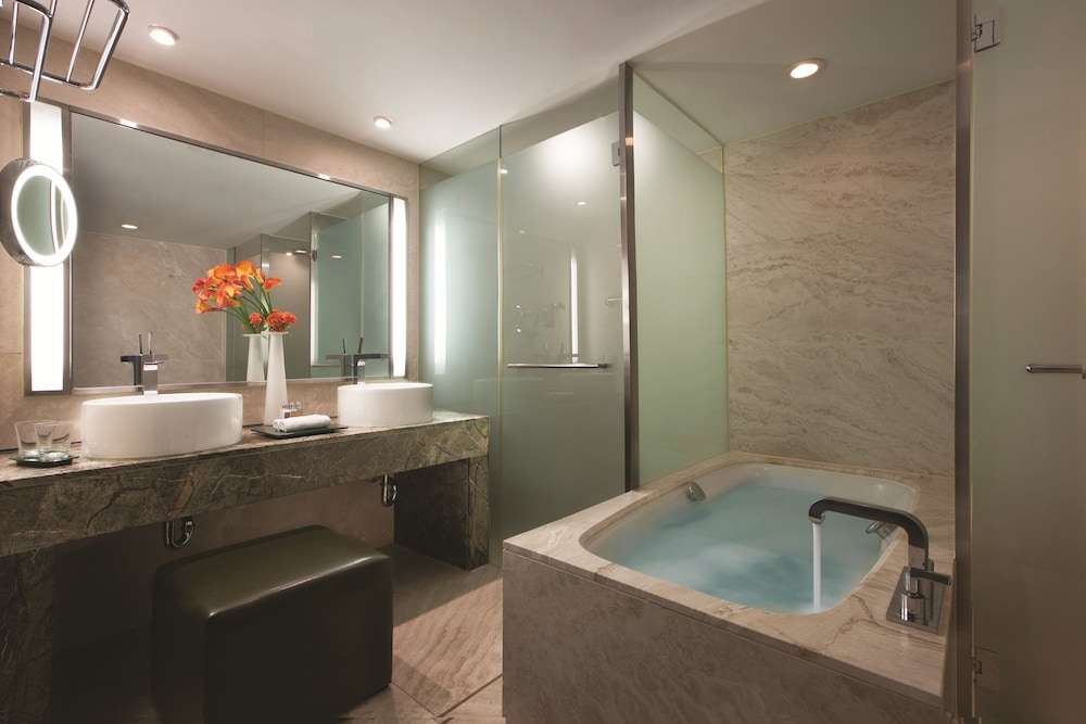 Junior Suite, City View (Main Building, Lounge Acc) - Photo 3
