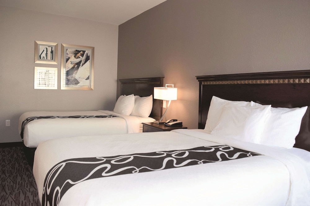 Room, 2 Queen Beds, Accessible, Non Smoking (Mobility/Hearing, Tub w/ Grab Bars) - Photo 1