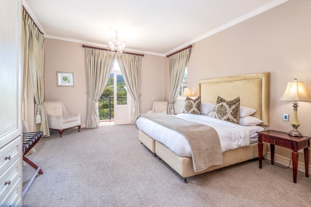 Luxury Villa, 2 Bedrooms, Lake View