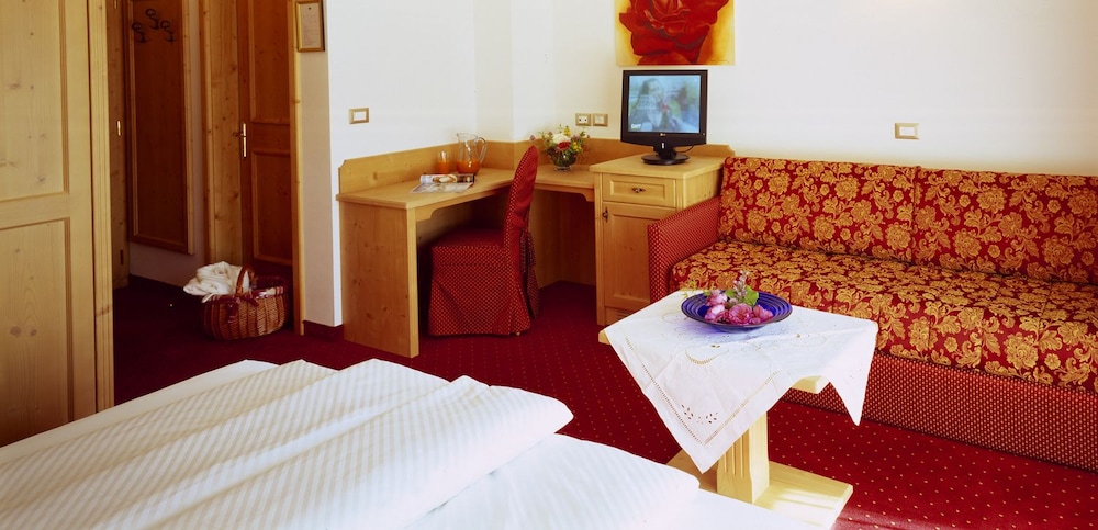 Superior Double or Twin Room, Balcony, Mountain View photo 3
