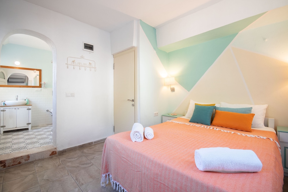 No 6 Concept Room with Balcony - Photo 1