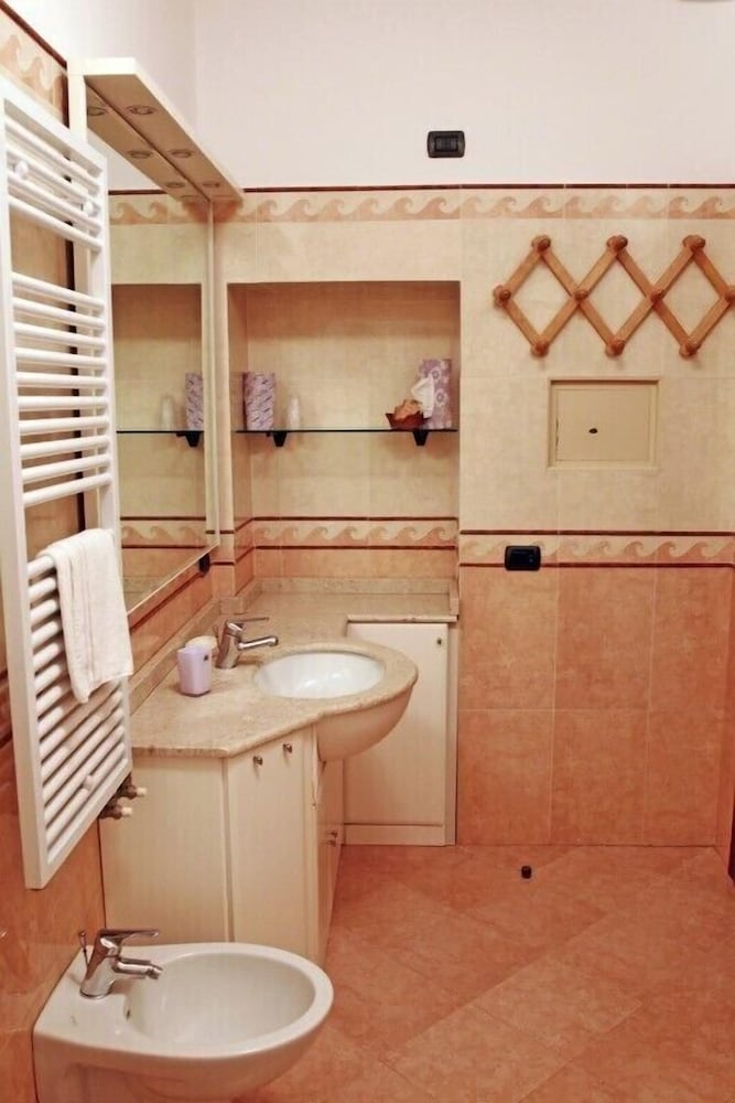 Exclusive Condo, 3 Bedrooms - Photo 9
