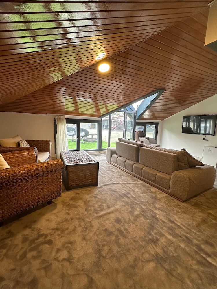 Suite, Sea View