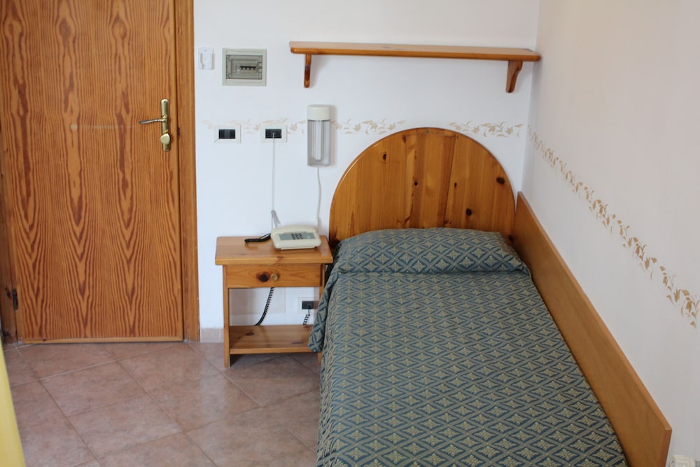 Single Room photo 1