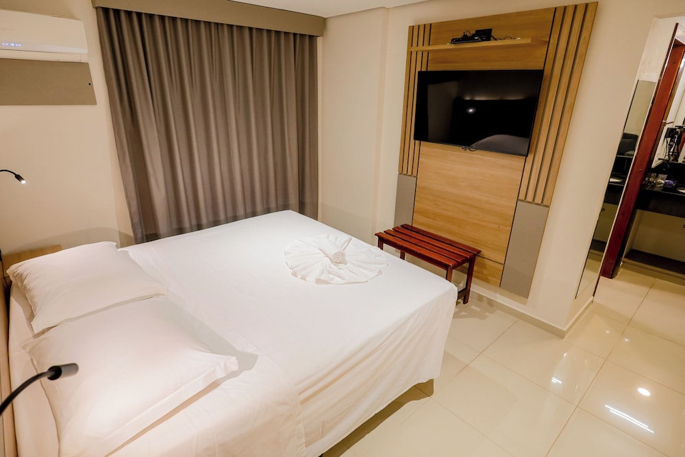Deluxe Studio Suite, 1 King Bed photo 2