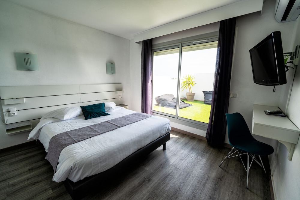 Superior Double Room, 1 King Bed, Non Smoking, Terrace